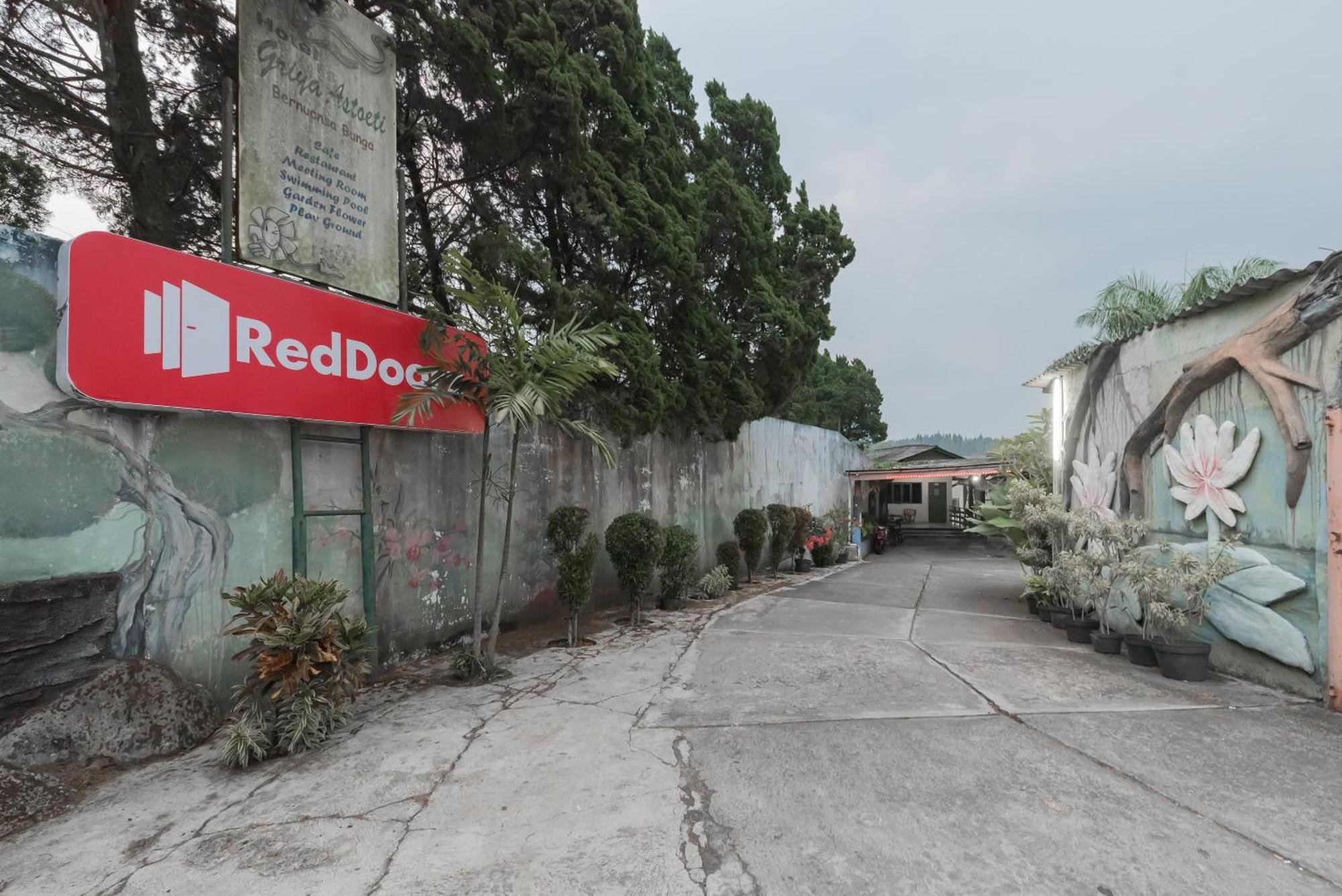 Reddoorz Plus At Hotel Griya Astoeti Bogor Exteriér fotografie