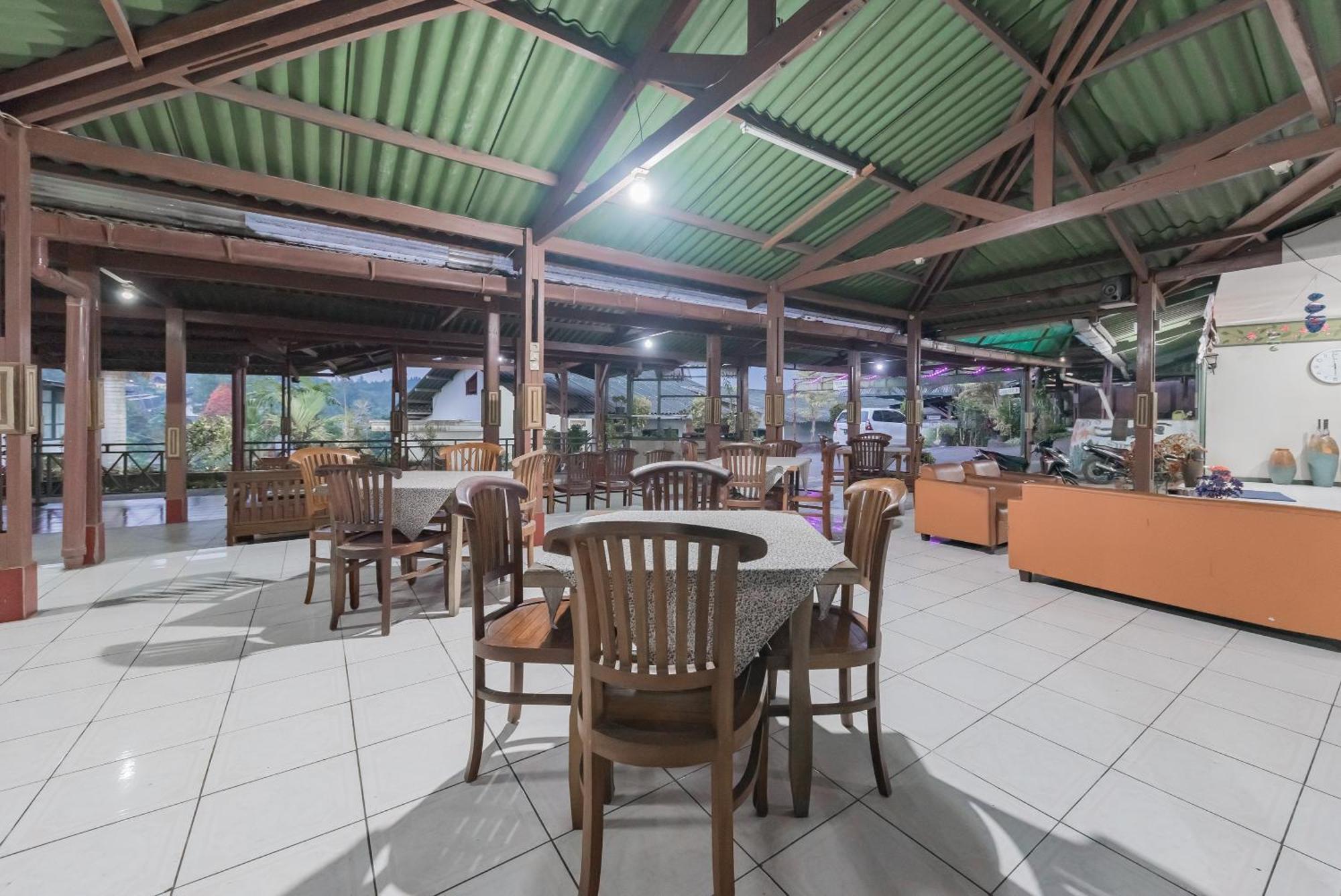 Reddoorz Plus At Hotel Griya Astoeti Bogor Exteriér fotografie