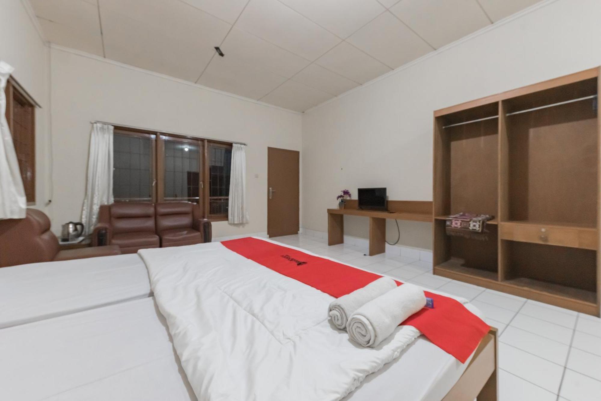 Reddoorz Plus At Hotel Griya Astoeti Bogor Exteriér fotografie