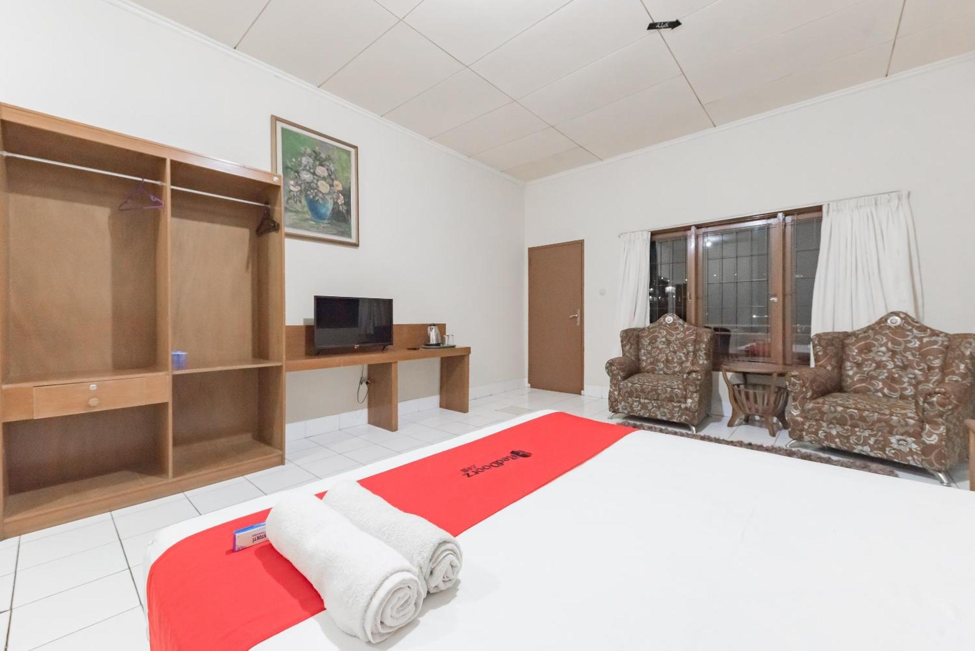 Reddoorz Plus At Hotel Griya Astoeti Bogor Exteriér fotografie