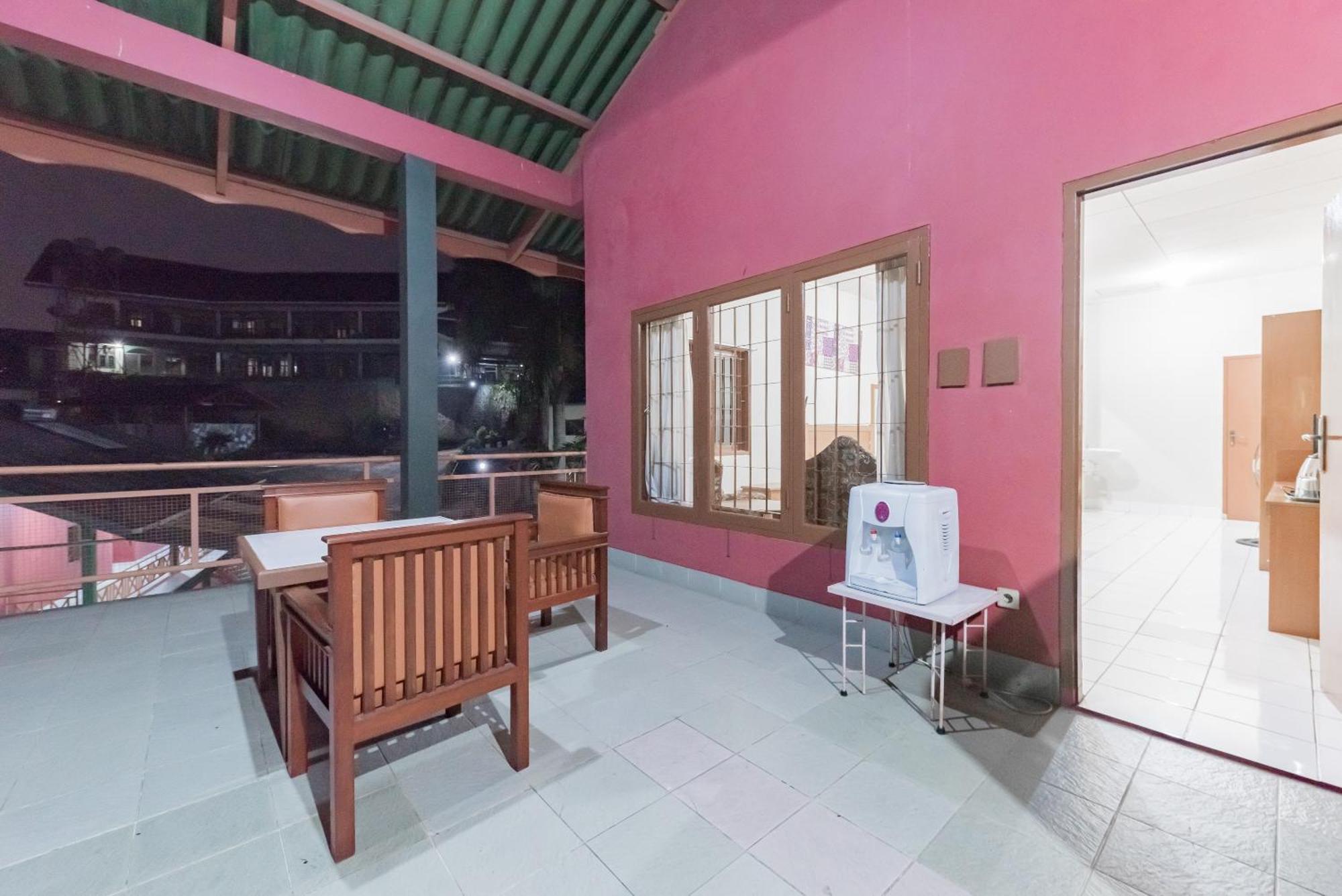 Reddoorz Plus At Hotel Griya Astoeti Bogor Exteriér fotografie