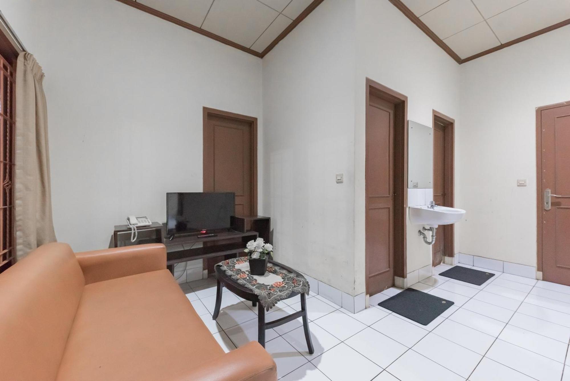 Reddoorz Plus At Hotel Griya Astoeti Bogor Exteriér fotografie