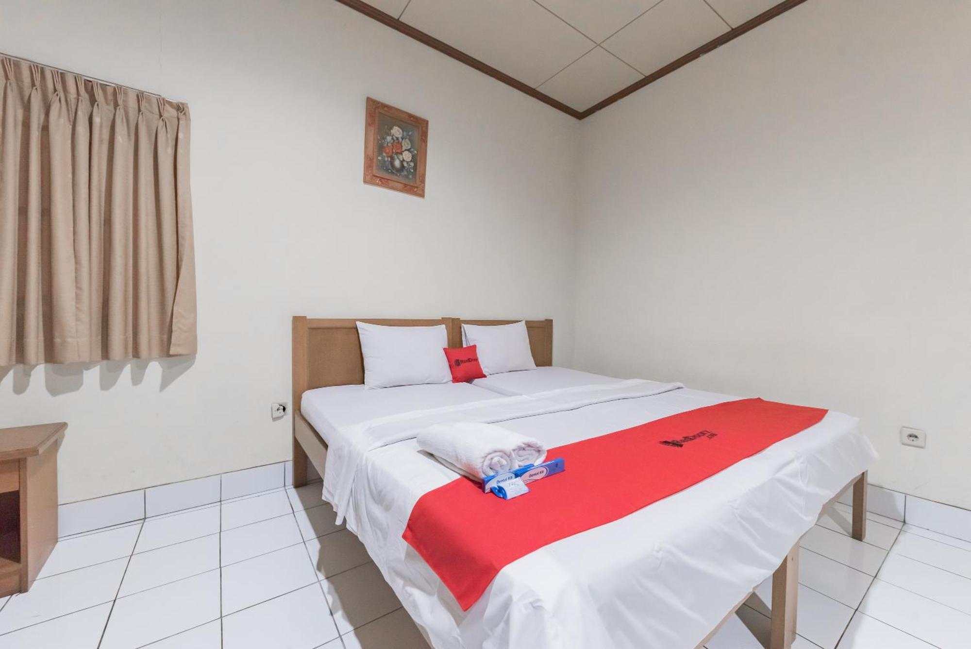 Reddoorz Plus At Hotel Griya Astoeti Bogor Exteriér fotografie