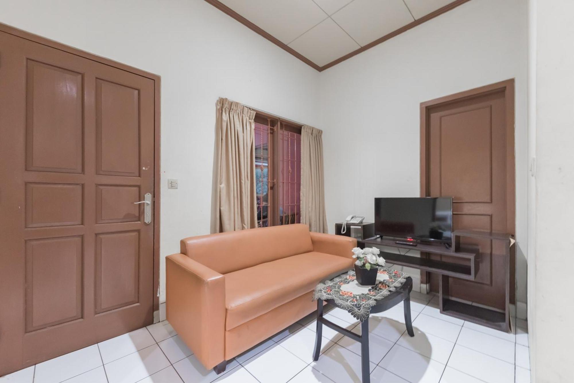 Reddoorz Plus At Hotel Griya Astoeti Bogor Exteriér fotografie