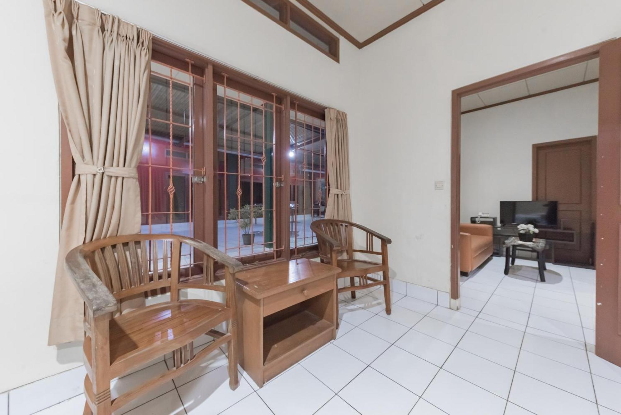 Reddoorz Plus At Hotel Griya Astoeti Bogor Exteriér fotografie